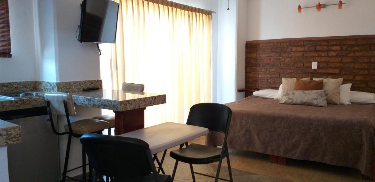 Hotel Suites Nadia 부세리아스 외부 사진
